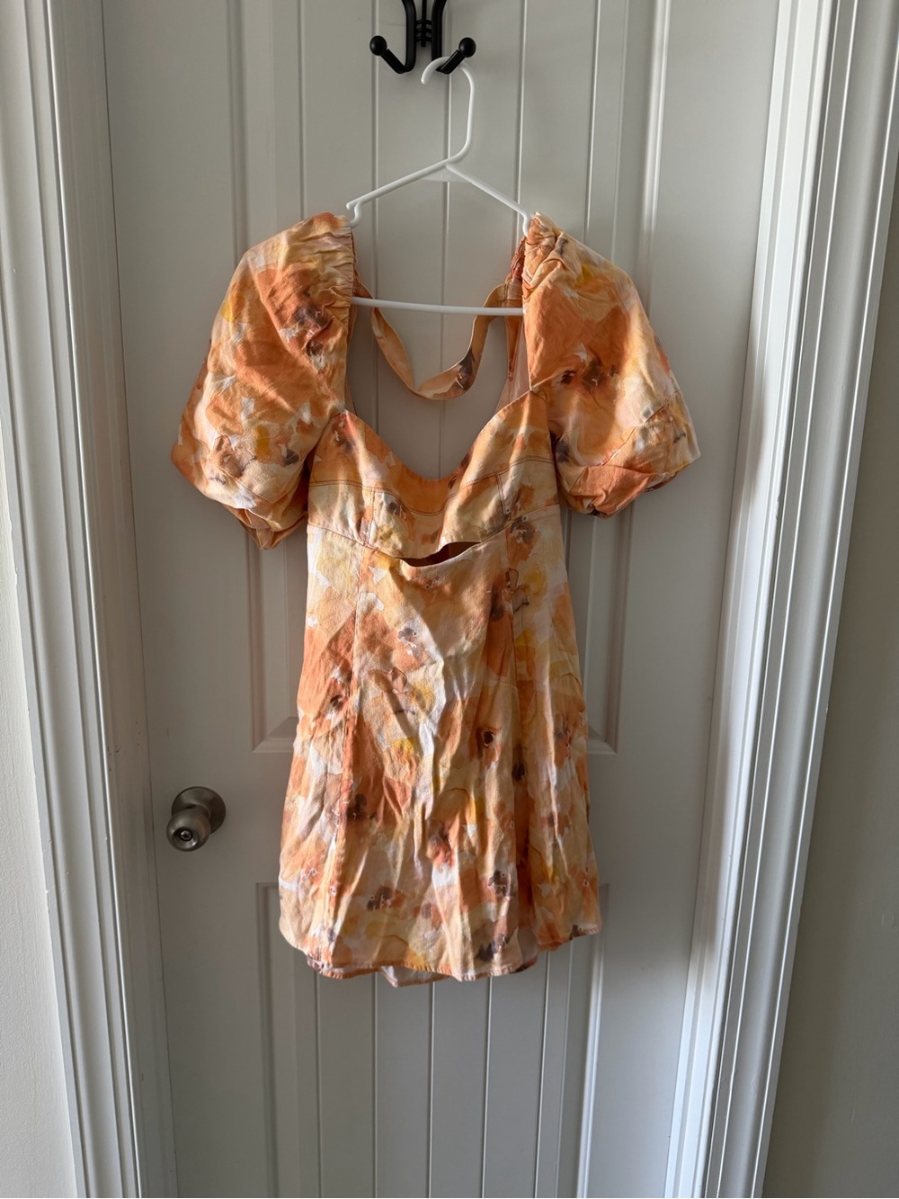 Open-Back Orange Floral Puff-Sleeve Crop Top